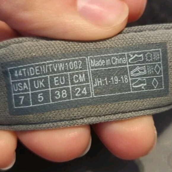 Vionic Women's Tide Flip Flop Sandal Athletic Pewter Metallic Leather Gray Sz 7 - Picture 8 of 8